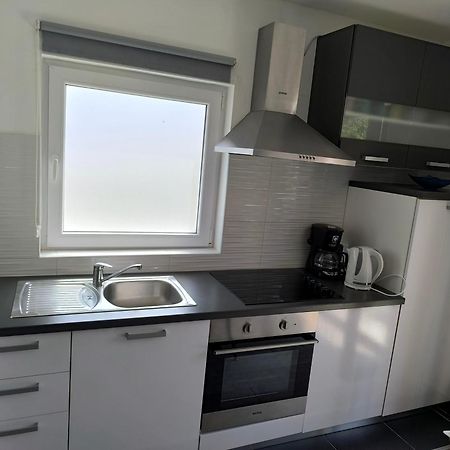 Apartmani Jadranka Vodice Ruang foto