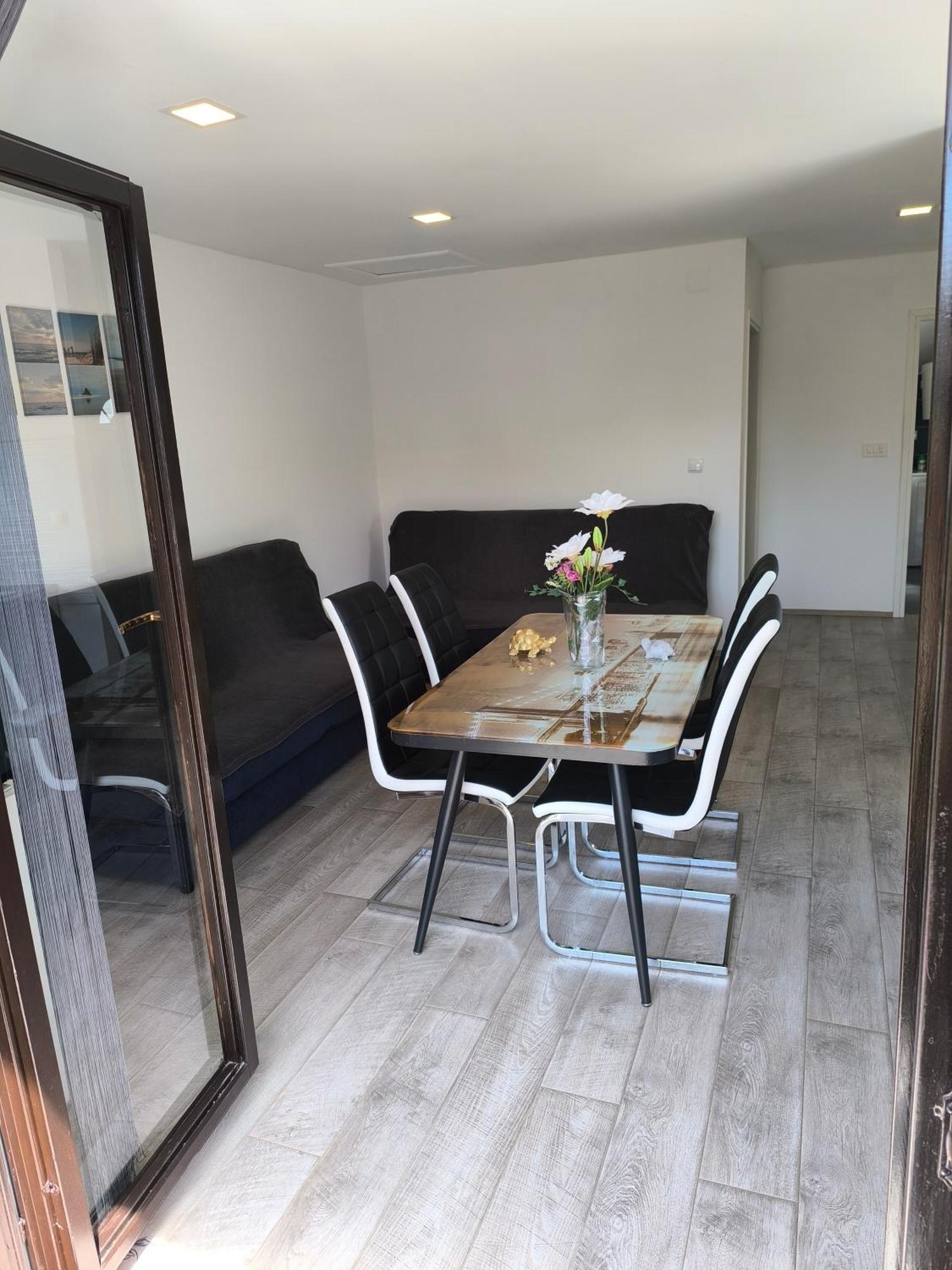 Apartmani Jadranka Vodice Ruang foto
