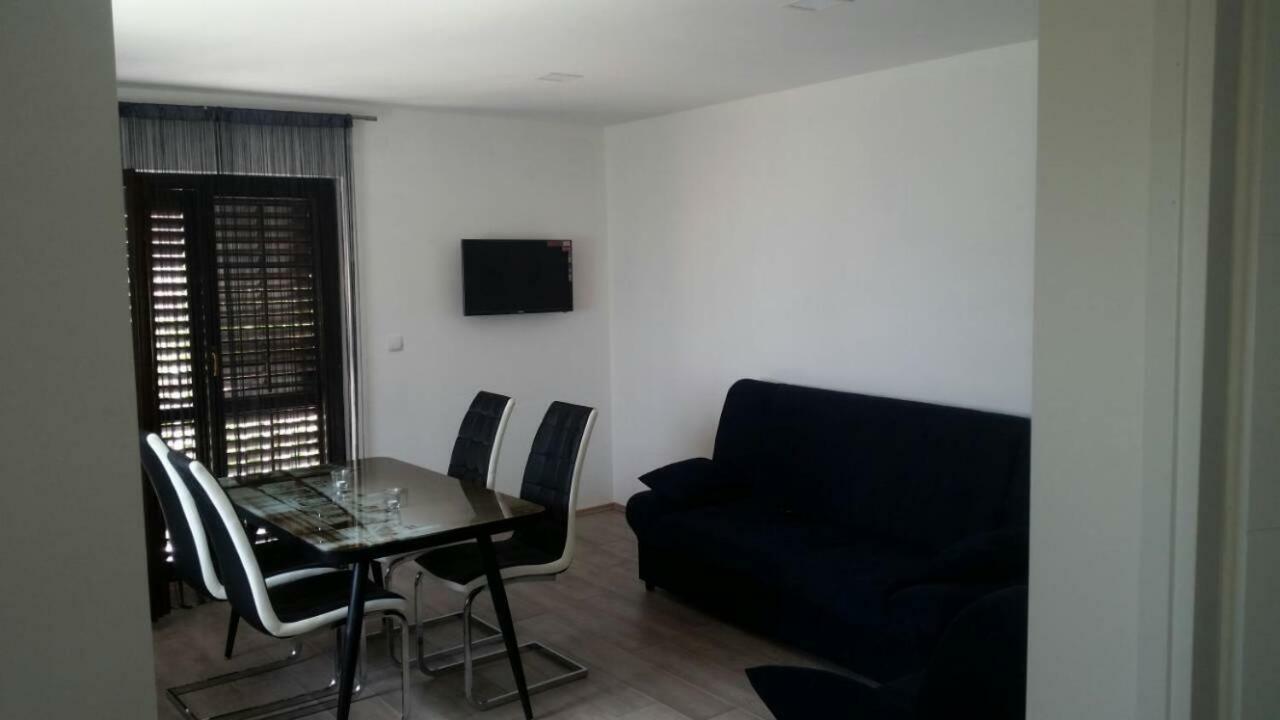 Apartmani Jadranka Vodice Bagian luar foto